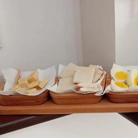 Laetitia Guest House32 Bed & Breakfast 3*