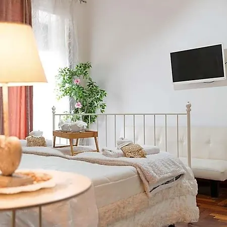 Laetitia Guest House32 Bed and breakfast