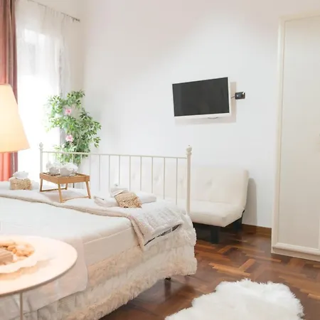 Laetitia Guest House32 Bed & Breakfast